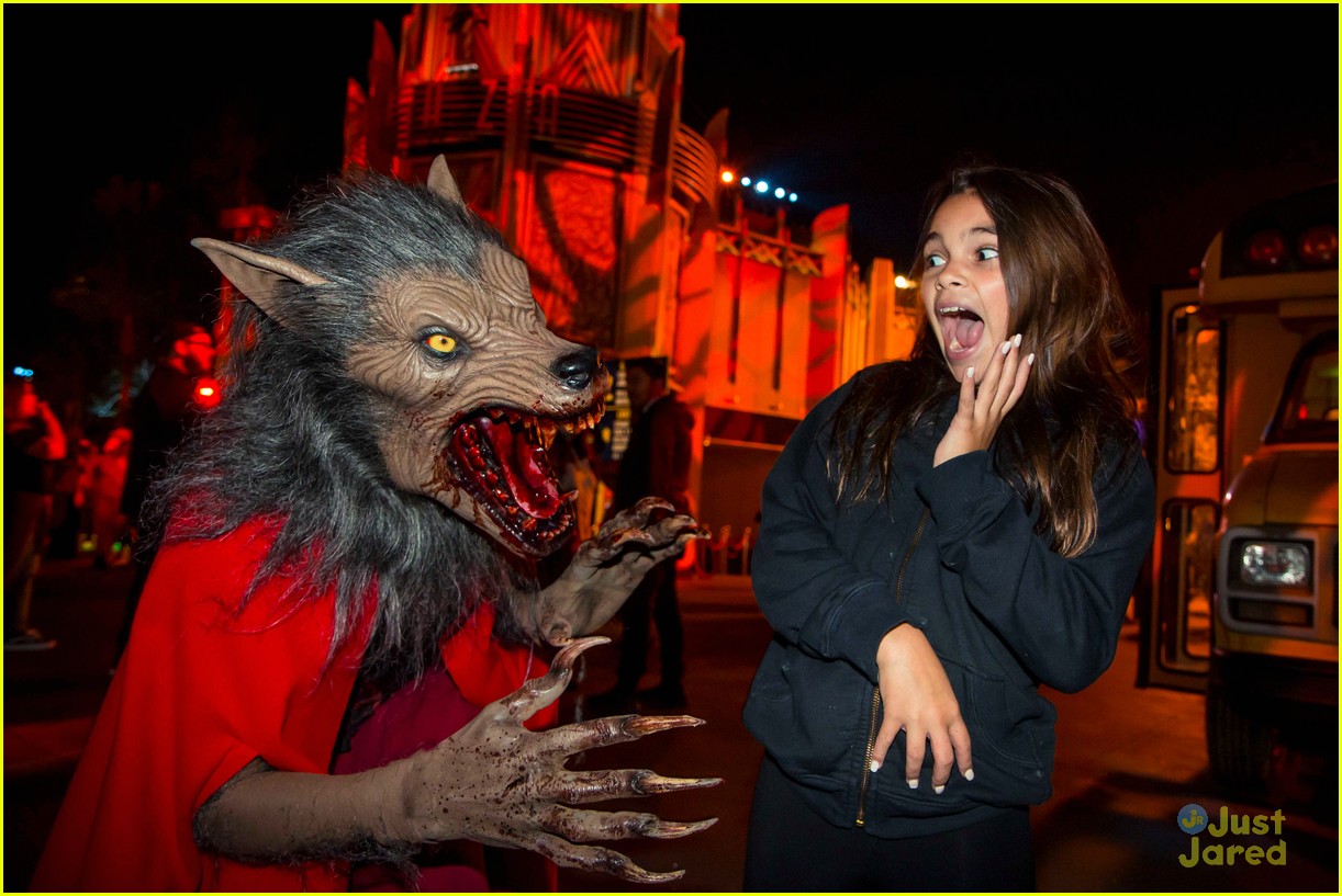 Paris Berelc, Maddie Ziegler, Kelli Berglund & More Hit Halloween Horror Nights Attraction