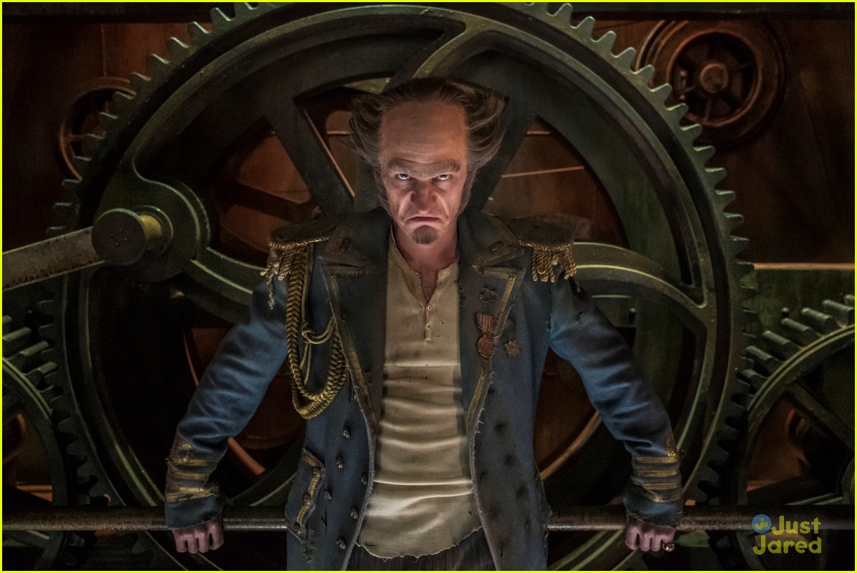 Netflix Unveils First Pics From 'Series of Unfortunate Events' Season 3!