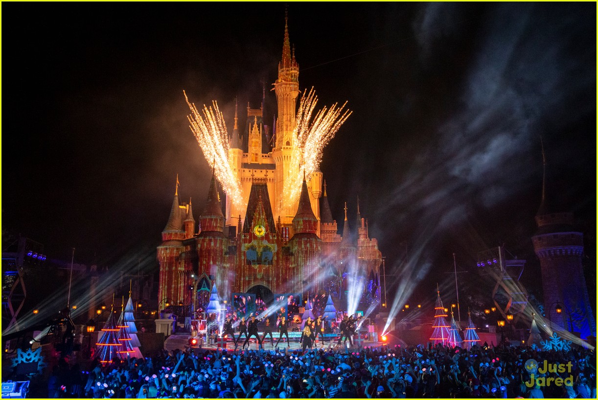 Becky G Will Perform At 'Wonderful World of Disney: Magical Holiday Celebration' Tonight With Hosts Jordan Fisher & Sarah Hyland!