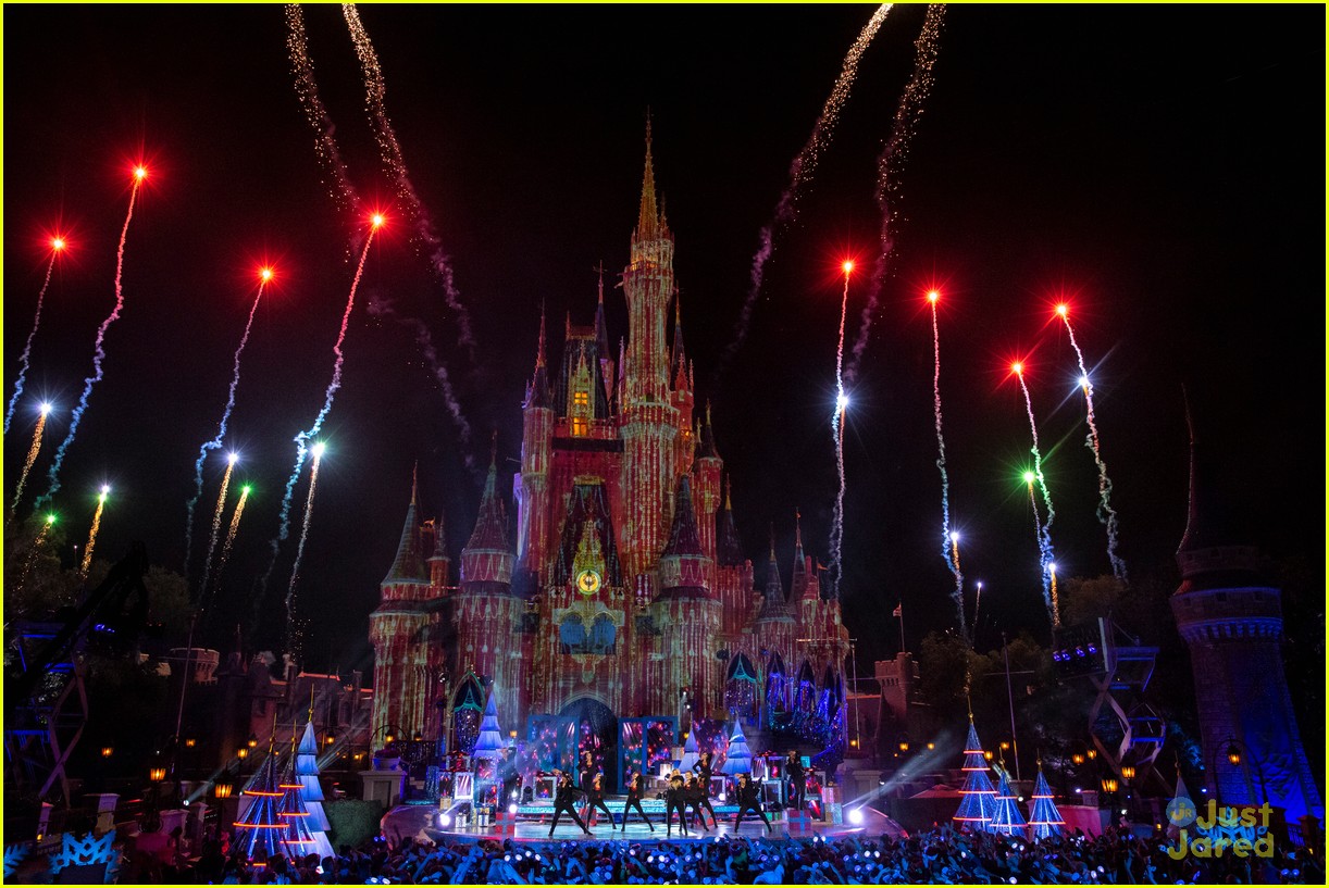 Becky G Will Perform At 'Wonderful World of Disney: Magical Holiday Celebration' Tonight With Hosts Jordan Fisher & Sarah Hyland!