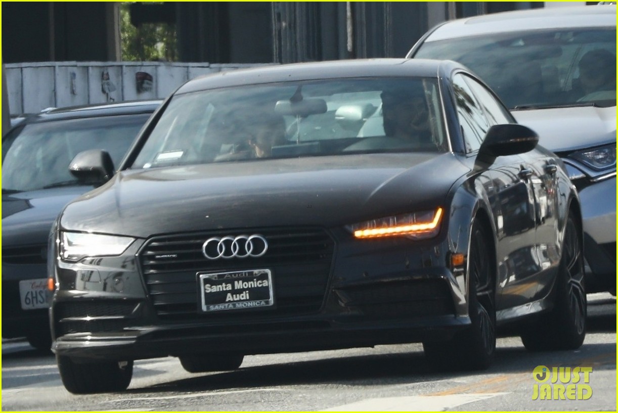 Vanessa Hudgens Steps Out for Smoothies with Boyfriend Austin Butler
