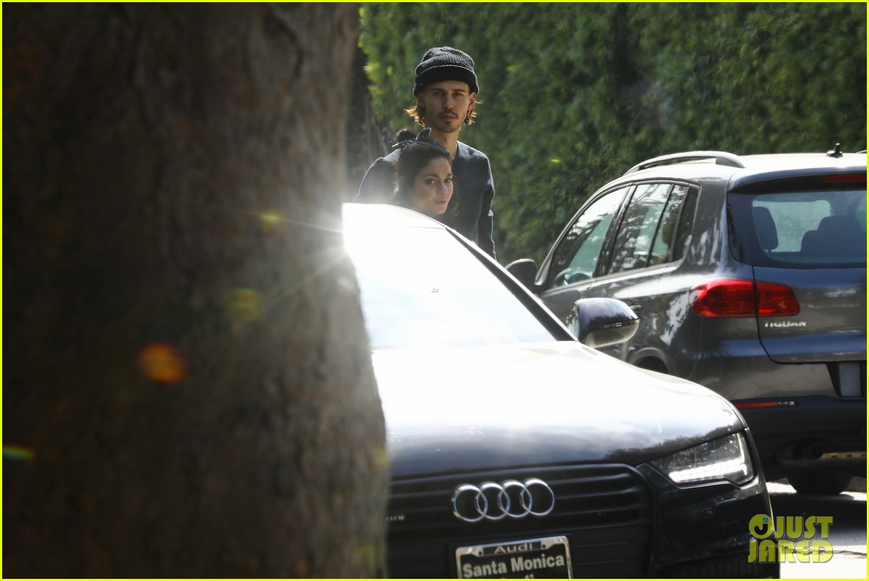 Vanessa Hudgens Steps Out for Smoothies with Boyfriend Austin Butler