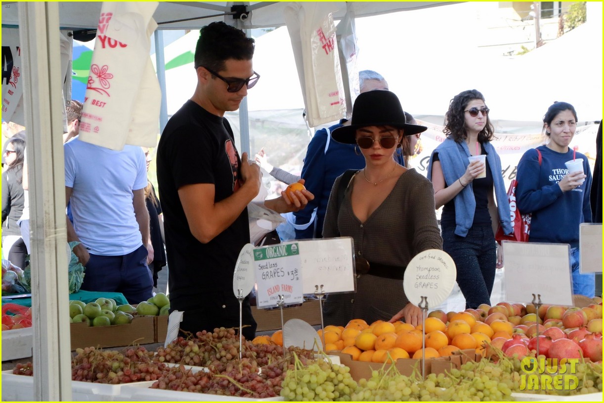 Sarah Hyland Picks Up Fresh Fruits & Veggies with Wells Adams