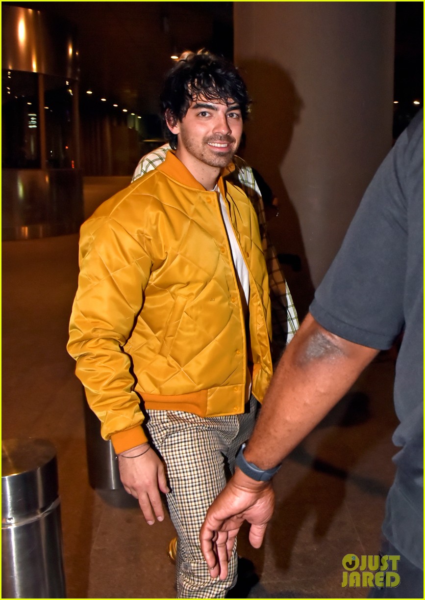 Sophie Turner & Joe Jonas Wear Traditional Indian Outfits for Nick Jonas' Pre-Wedding Ceremony!