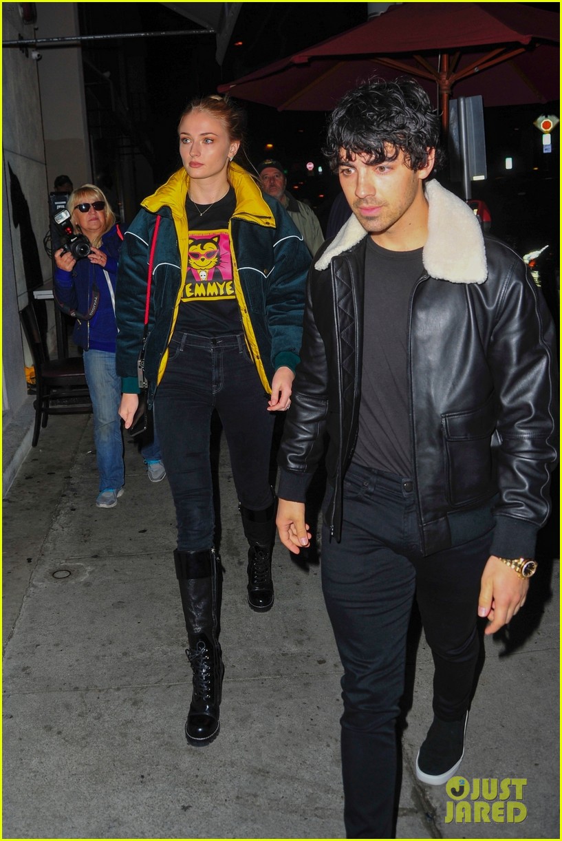 Joe Jonas & Fiancee Sophie Turner Grab Dinner After Hitting the Club!