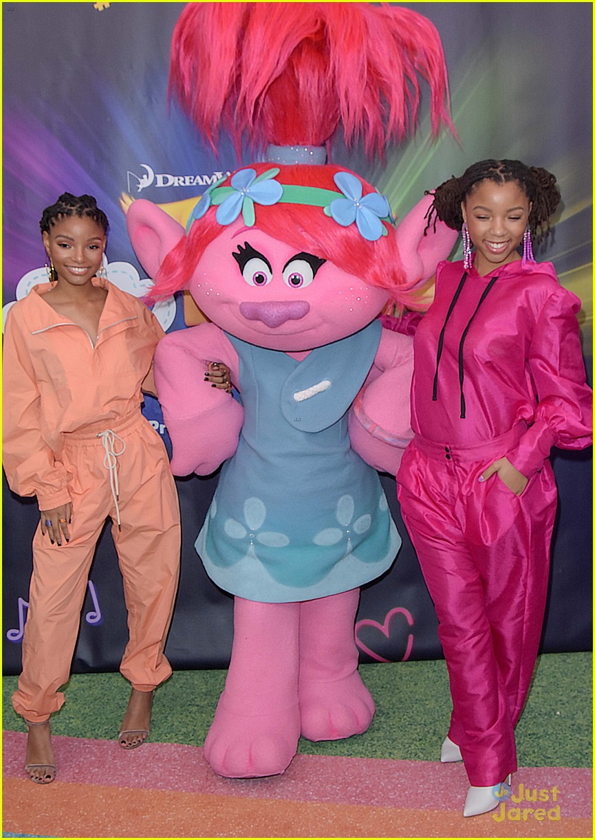 Malina Weissman Joins Chloe & Halle at 'Trolls: The Experience' Grand Opening