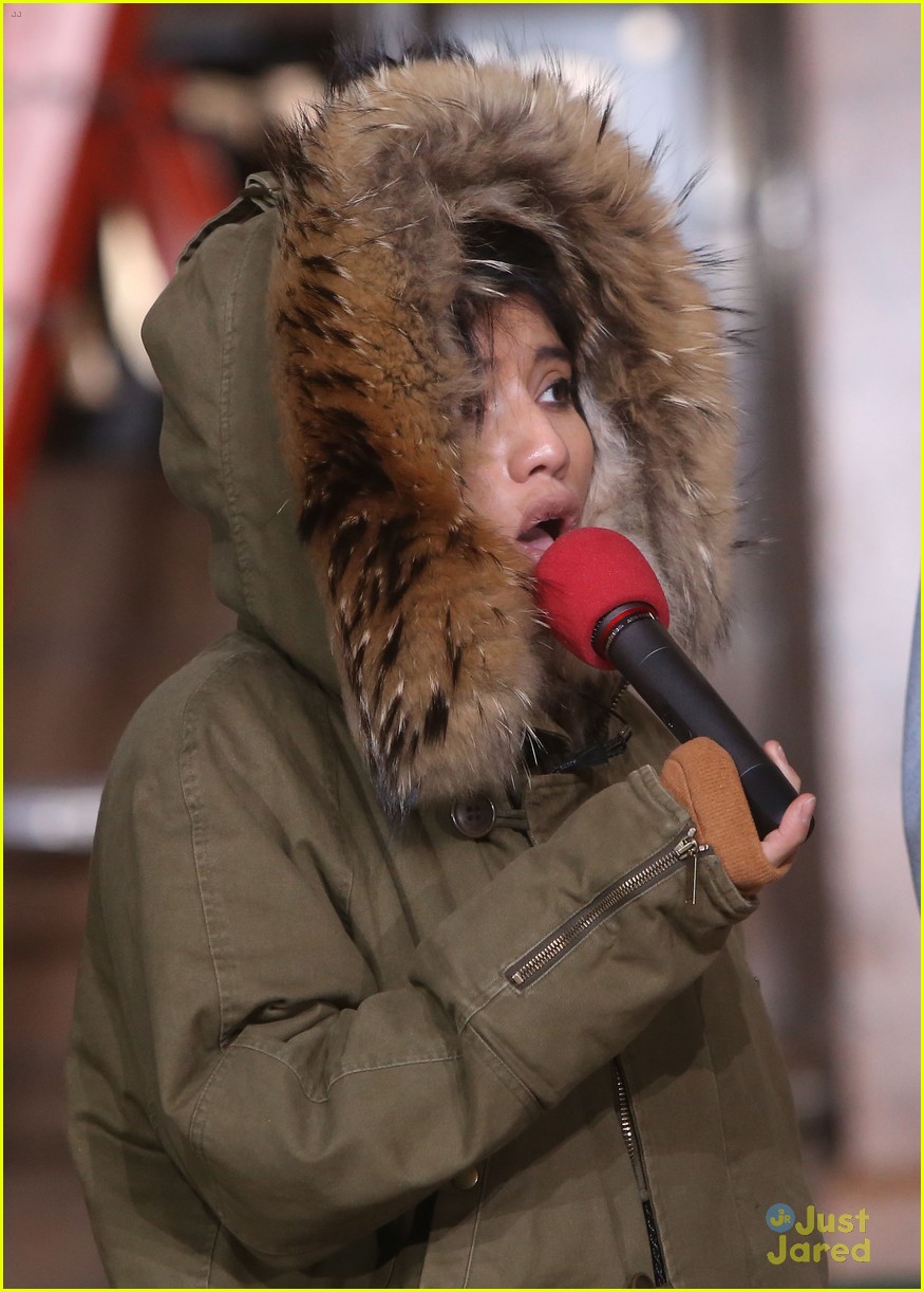 Pentatonix Bundle Up For Late Night Rehearsals for Macy's Thanksgiving Day Parade 2018