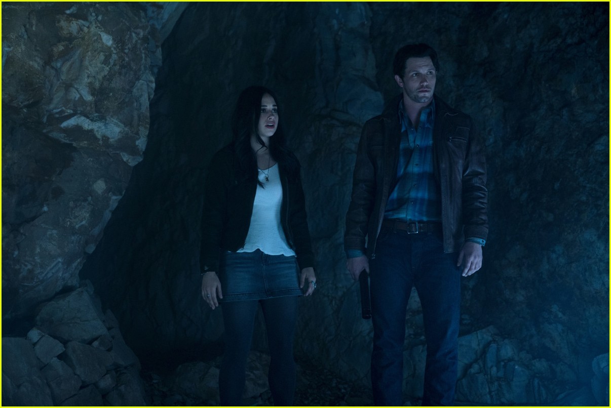 'Roswell, New Mexico' Pilot Photos Revealed!