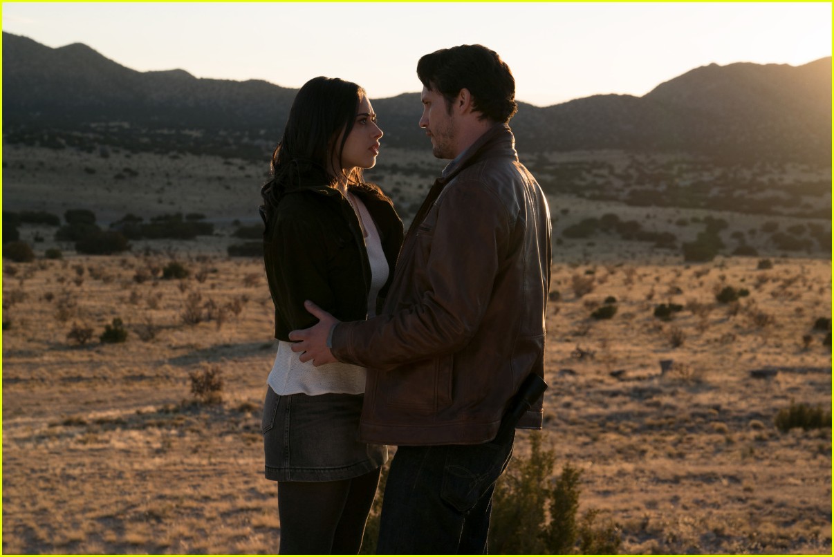 'Roswell, New Mexico' Pilot Photos Revealed!