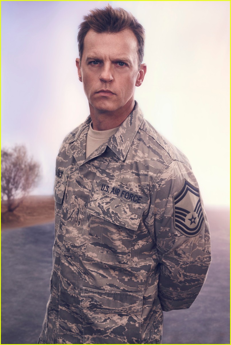 'Roswell, New Mexico' Pilot Photos Revealed!