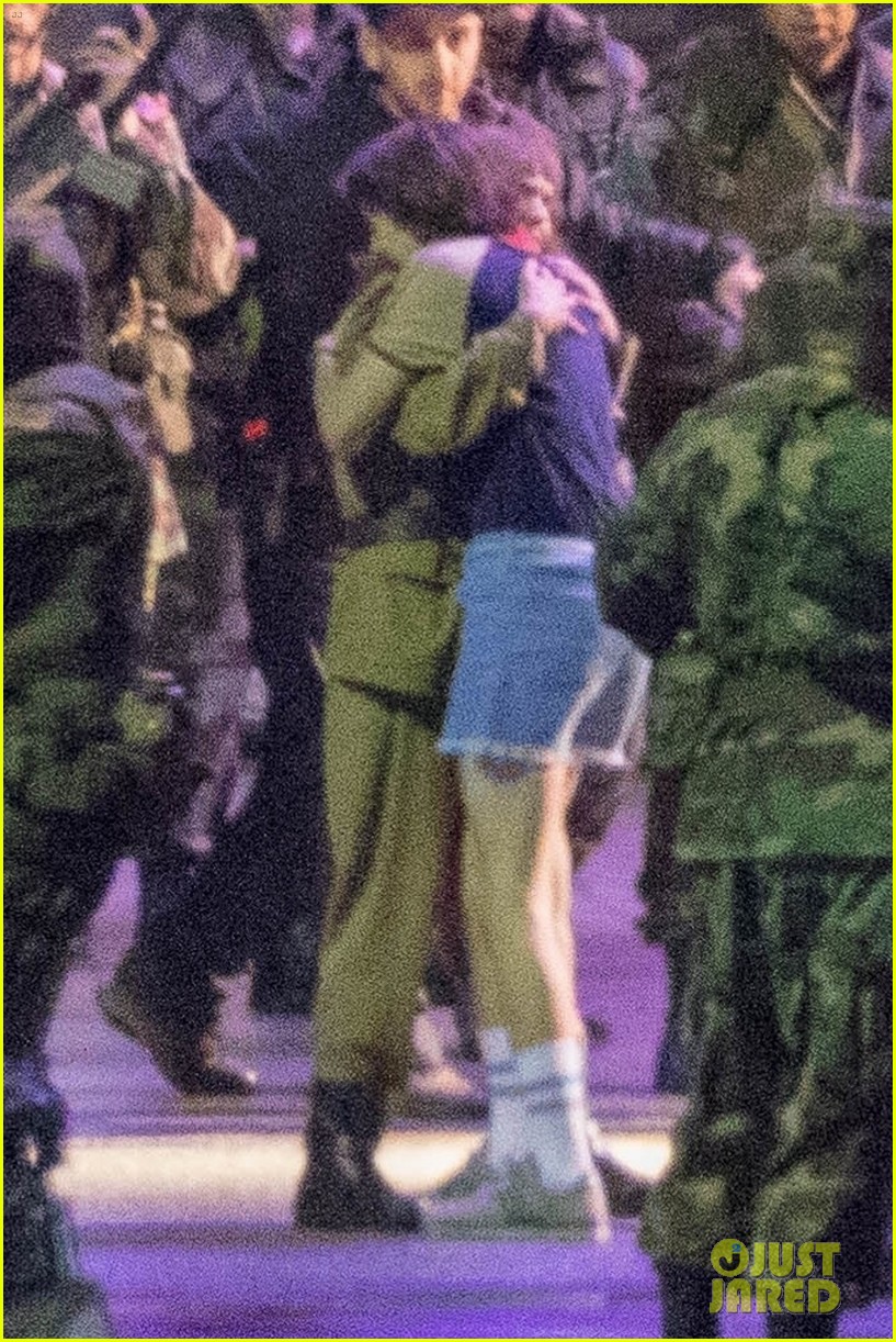 The Cast of 'Stranger Things' Films Scenes for Season 3 Finale!