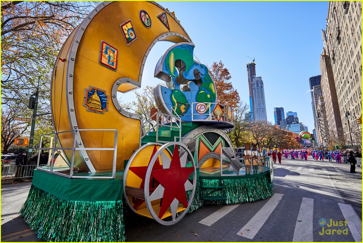 Tegan Marie Celebrates Girls in STEM With Girl Scouts During Macy's Thanksgiving Day Parade