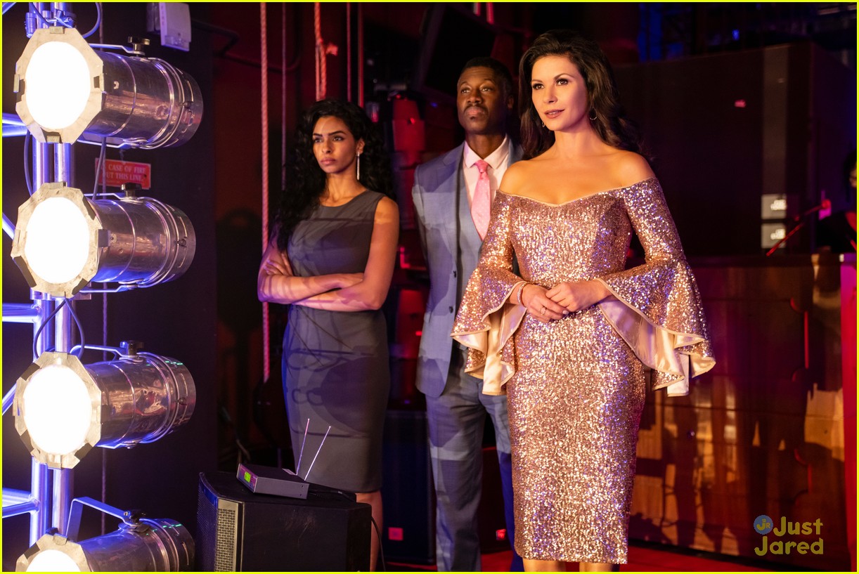 Victoria Justice Flips Out in 'Queen America' Trailer - Watch Here!