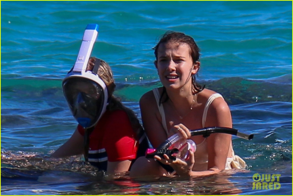 Millie Bobby Brown & Lilia Buckingham Go Snorkeling in Hawaii!