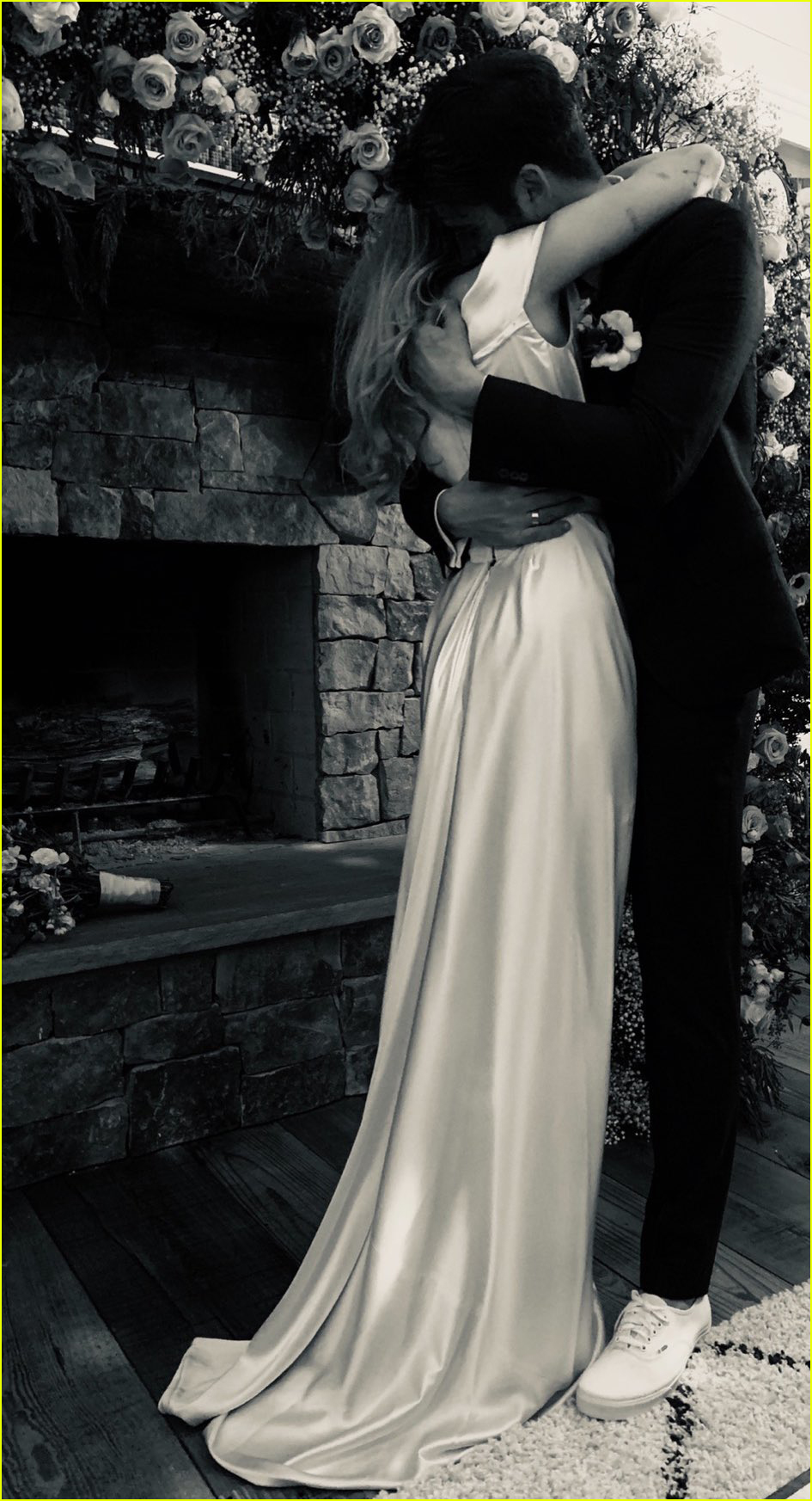 Miley Cyrus Shares New Photos with Her Parents at Her Wedding!