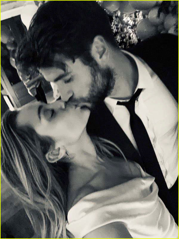 Miley Cyrus Shares New Photos with Her Parents at Her Wedding!