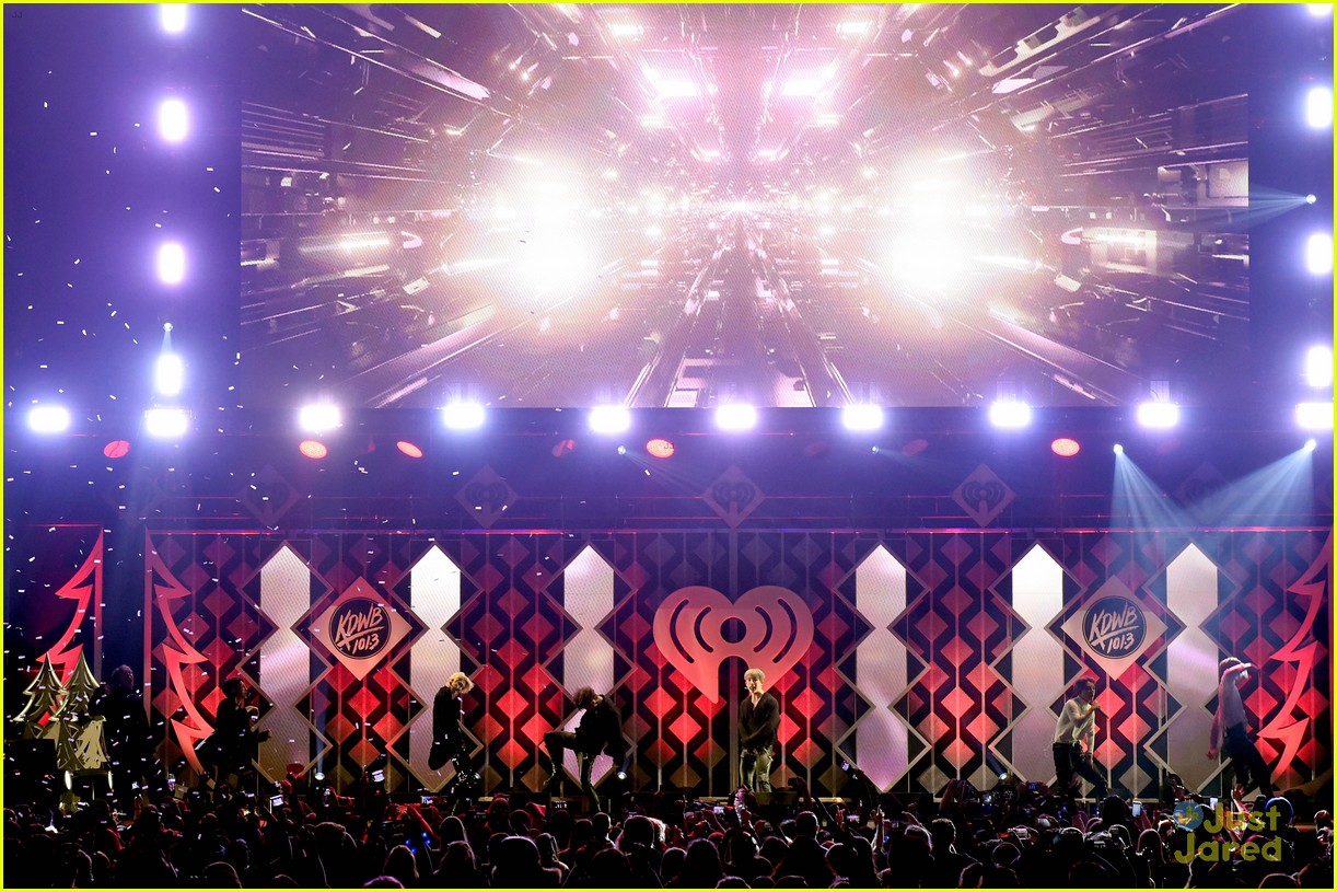 Dinah Jane Performs Two New Songs at Jingle Ball 2018 in Minnesota