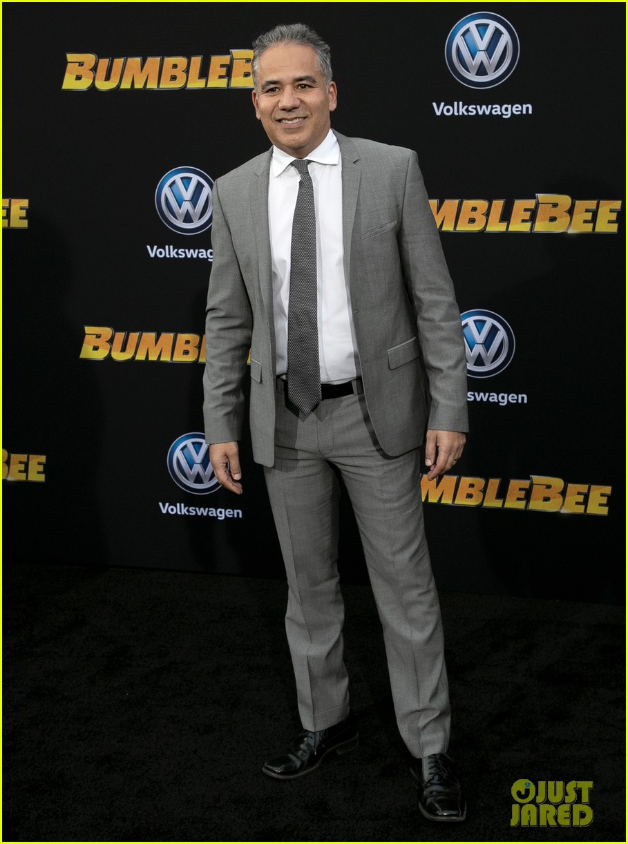 Hailee Steinfeld & Dylan O'Brien Premiere 'Bumblebee' In Hollywood!