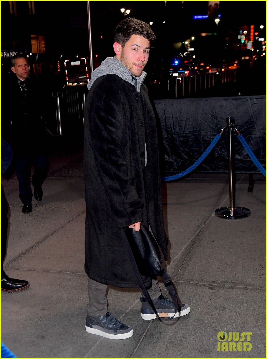 Nick Jonas, Joe Jonas, & Sophie Turner Step Out to Grab Some Cookies!