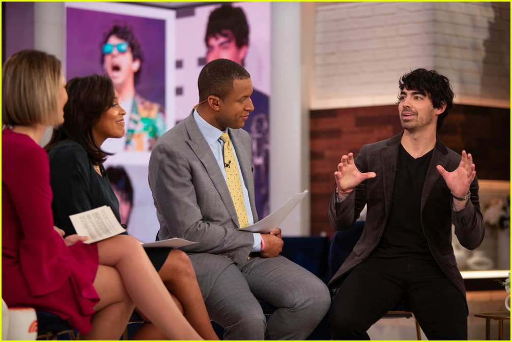 Joe Jonas Helps Kids With Their Holiday Shopping at JCPenney!