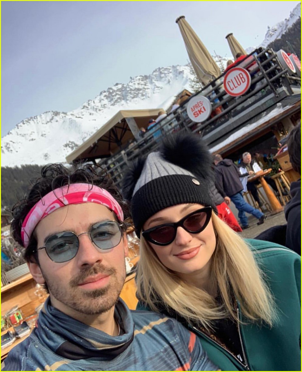 Nick & Joe Jonas' New Year's Eve Vacation Looks Incredible!