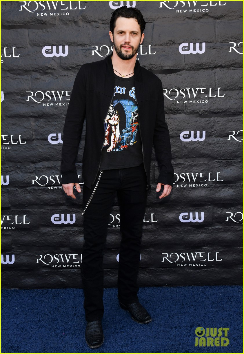 Jeanine Mason & Nathan Parsons Buddy Up at 'Roswell, New Mexico' Premiere!