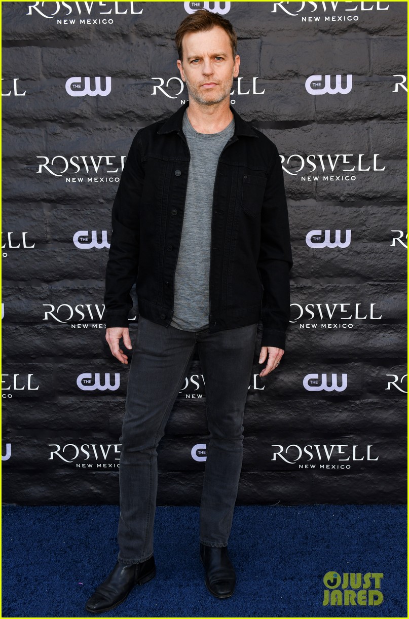 Jeanine Mason & Nathan Parsons Buddy Up at 'Roswell, New Mexico' Premiere!