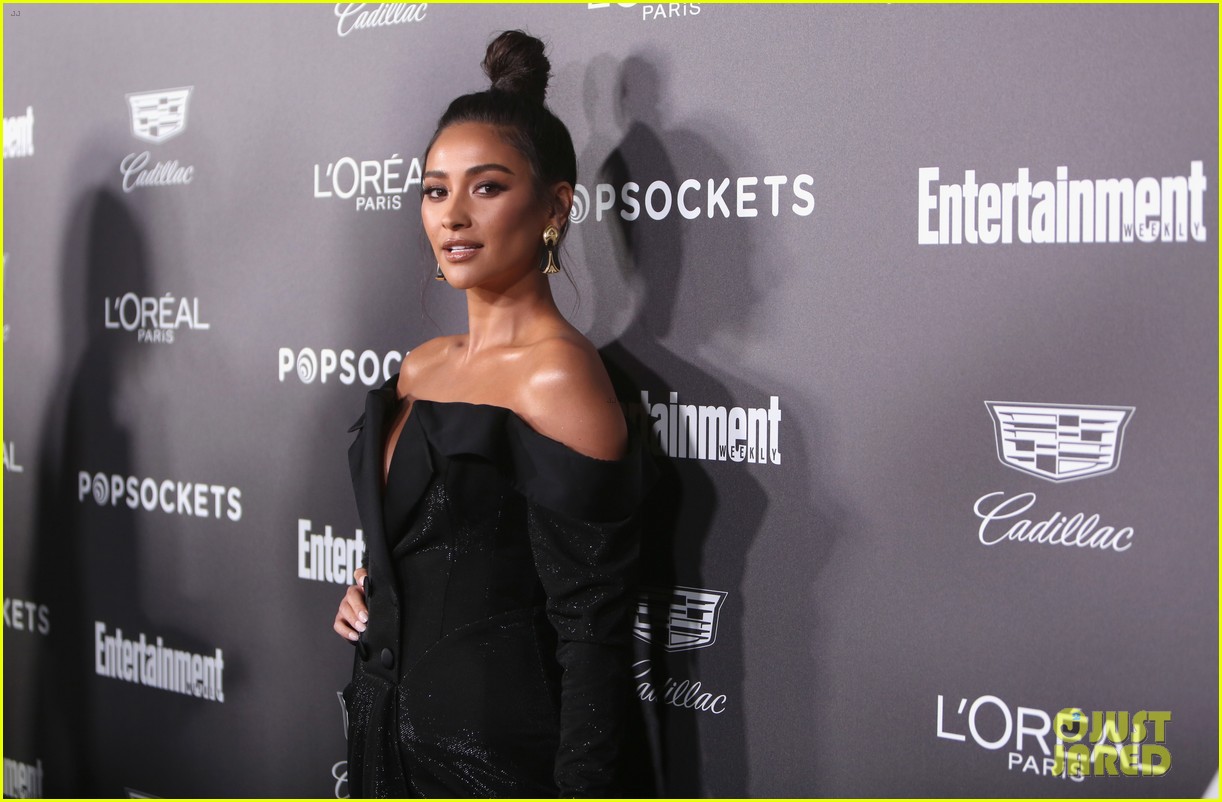 Shay Mitchell, Emily Osment & Tyler Blackburn Celebrate SAG Awards at EW Party!