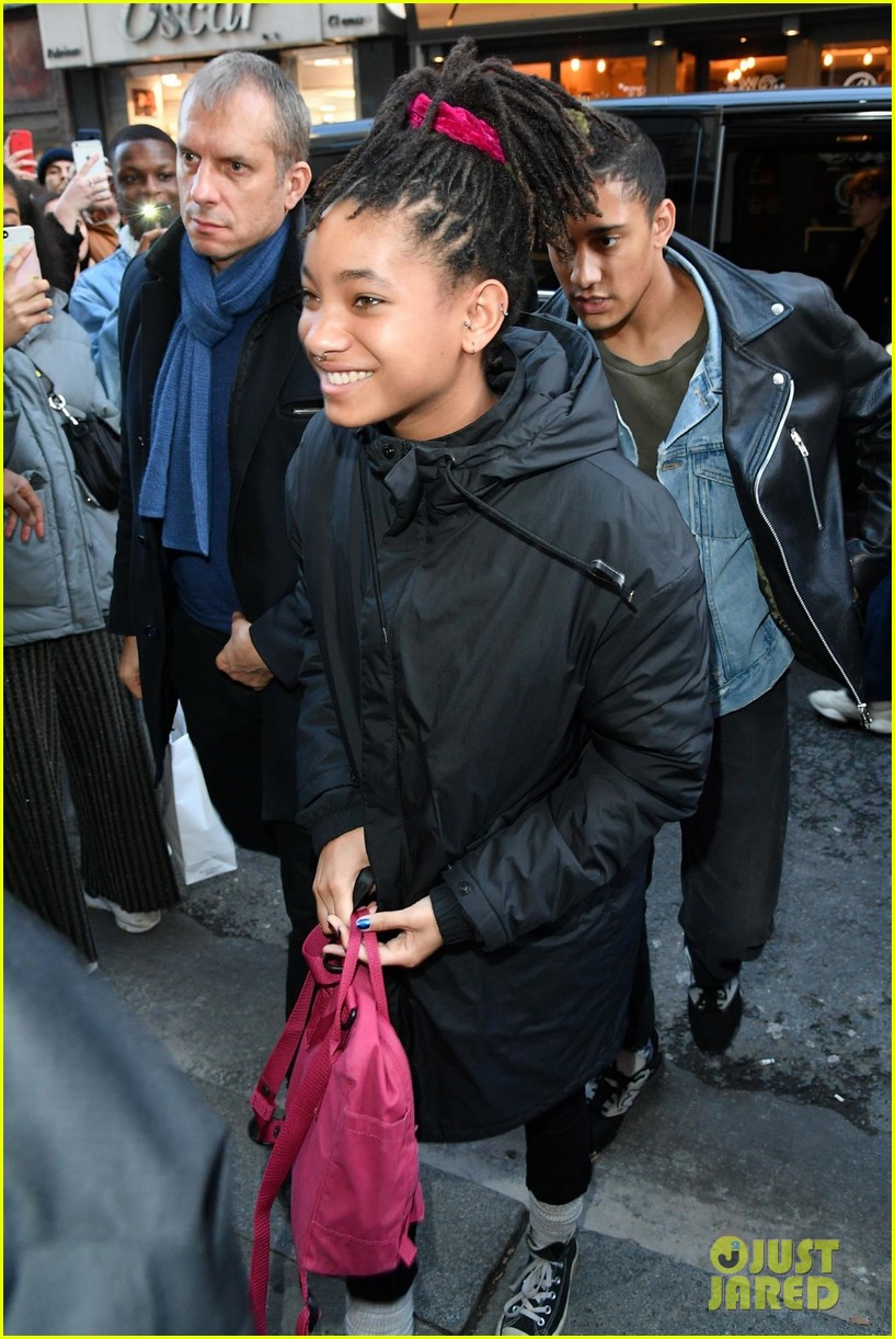 Jaden Smith & Sister Willow Hang Out Together in Paris!