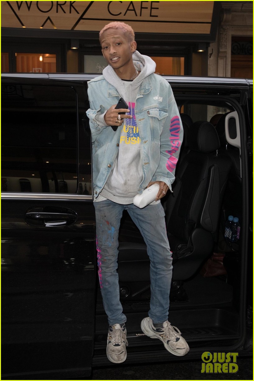 Jaden Smith & Sister Willow Hang Out Together in Paris!