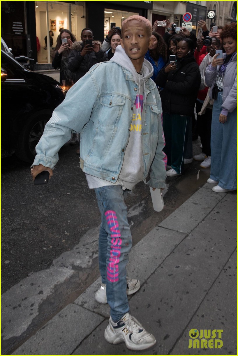 Jaden Smith & Sister Willow Hang Out Together in Paris!