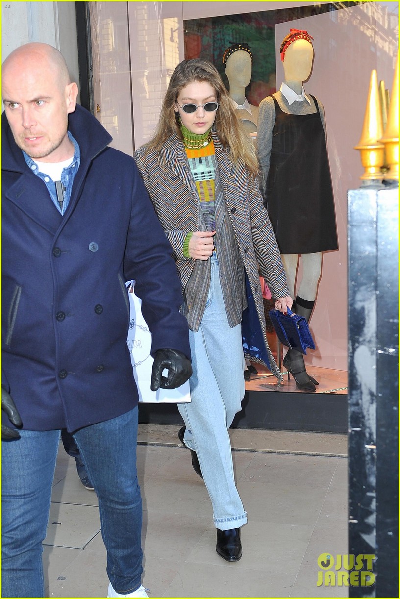 Gigi Hadid & Karlie Kloss Kick Off Paris Fashion Week Together!