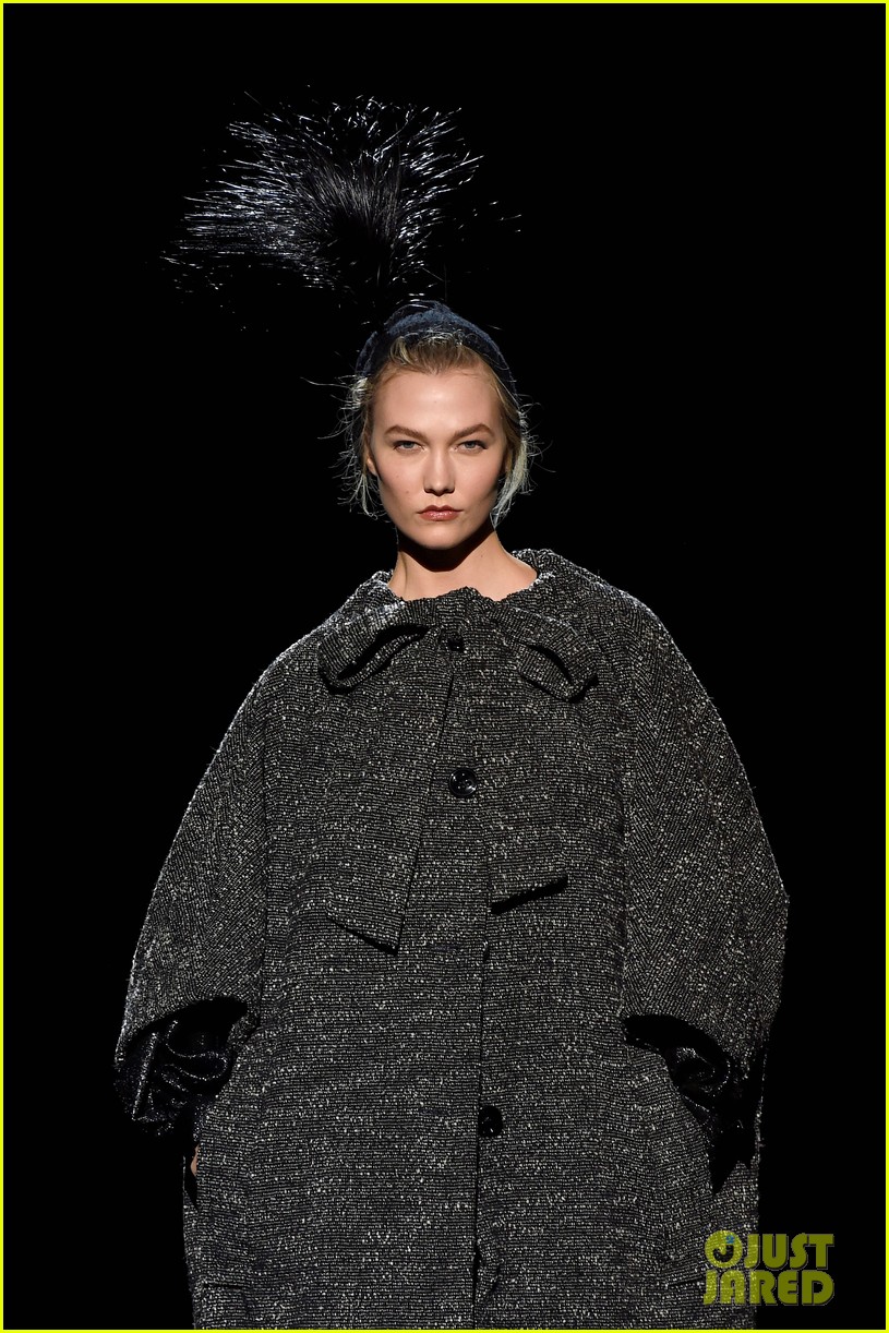 Kaia Gerber & Gigi Hadid Hit the Runway for Marc Jacobs NYFW Show!