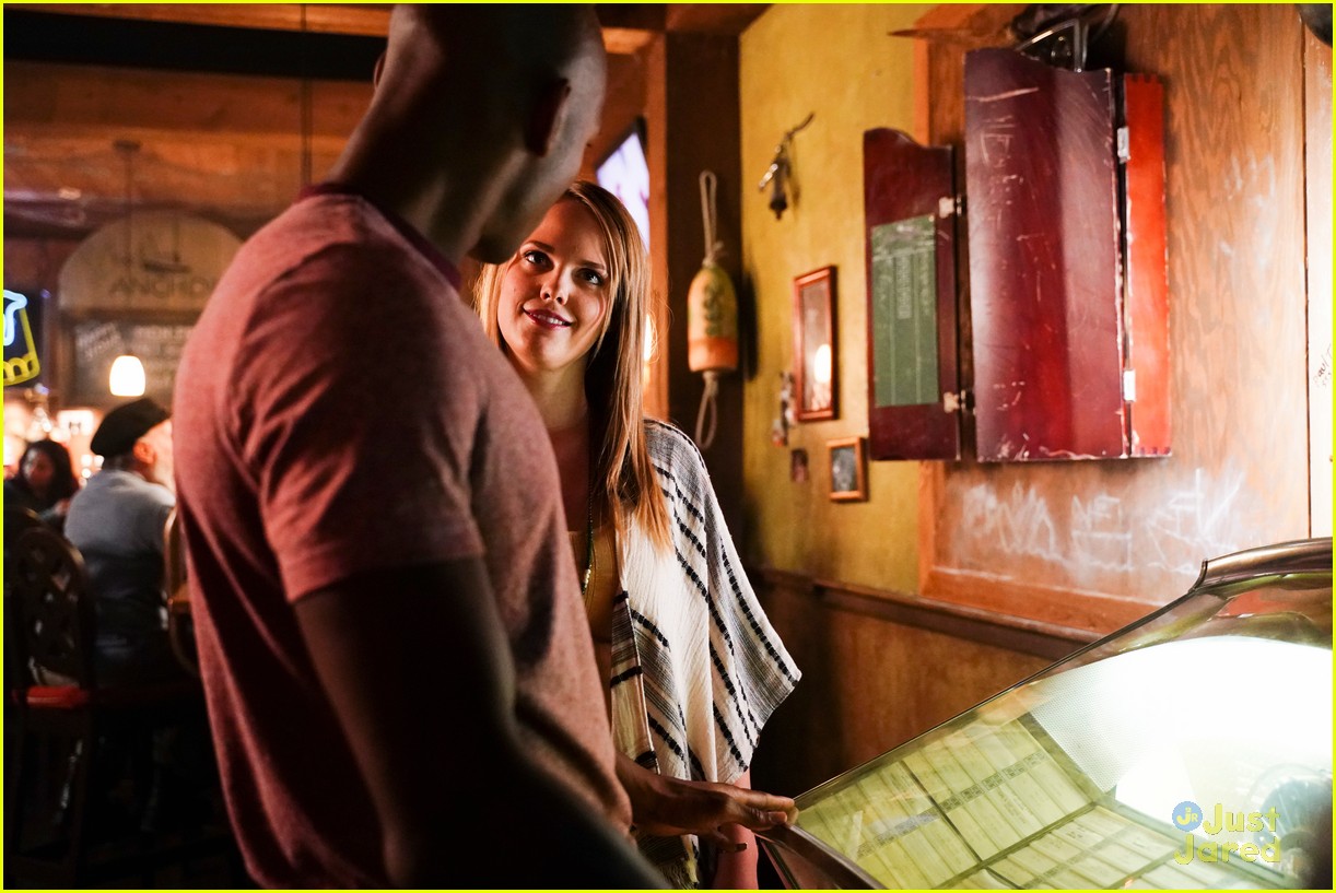 Ben & Maddie Teach The Mermaids How To Dance on 'Siren'