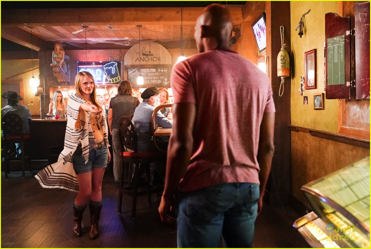 Ben & Maddie Teach The Mermaids How To Dance on 'Siren'