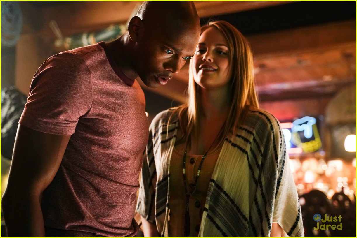 Ben & Maddie Teach The Mermaids How To Dance on 'Siren'