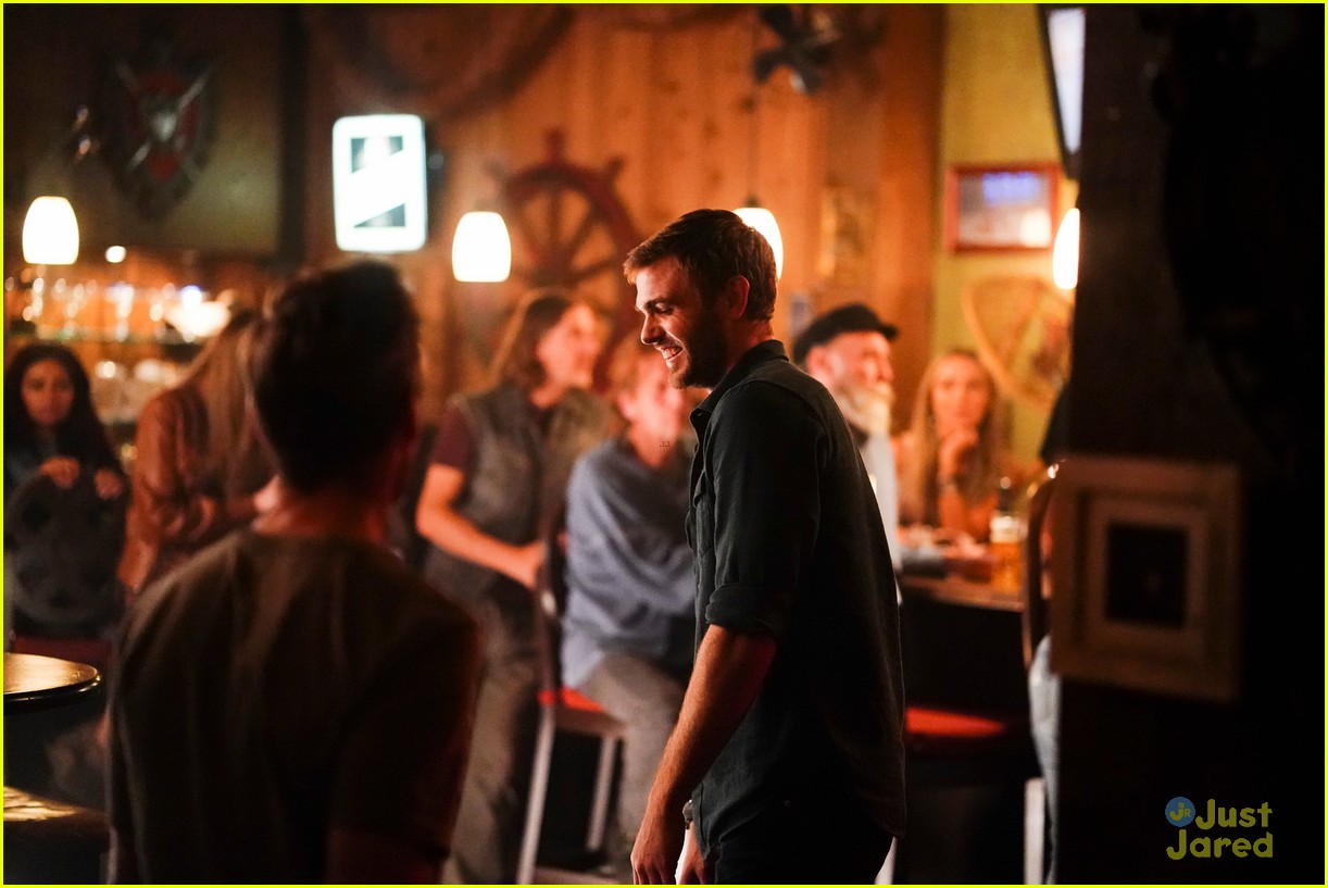 Ben & Maddie Teach The Mermaids How To Dance on 'Siren'