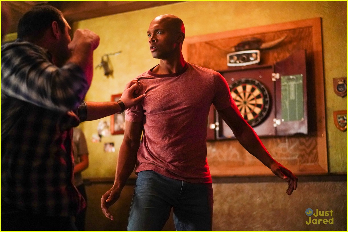 Ben & Maddie Teach The Mermaids How To Dance on 'Siren'