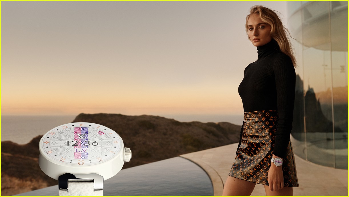Sophie Turner Looks Stunning in 'Louis Vuitton' Campaign