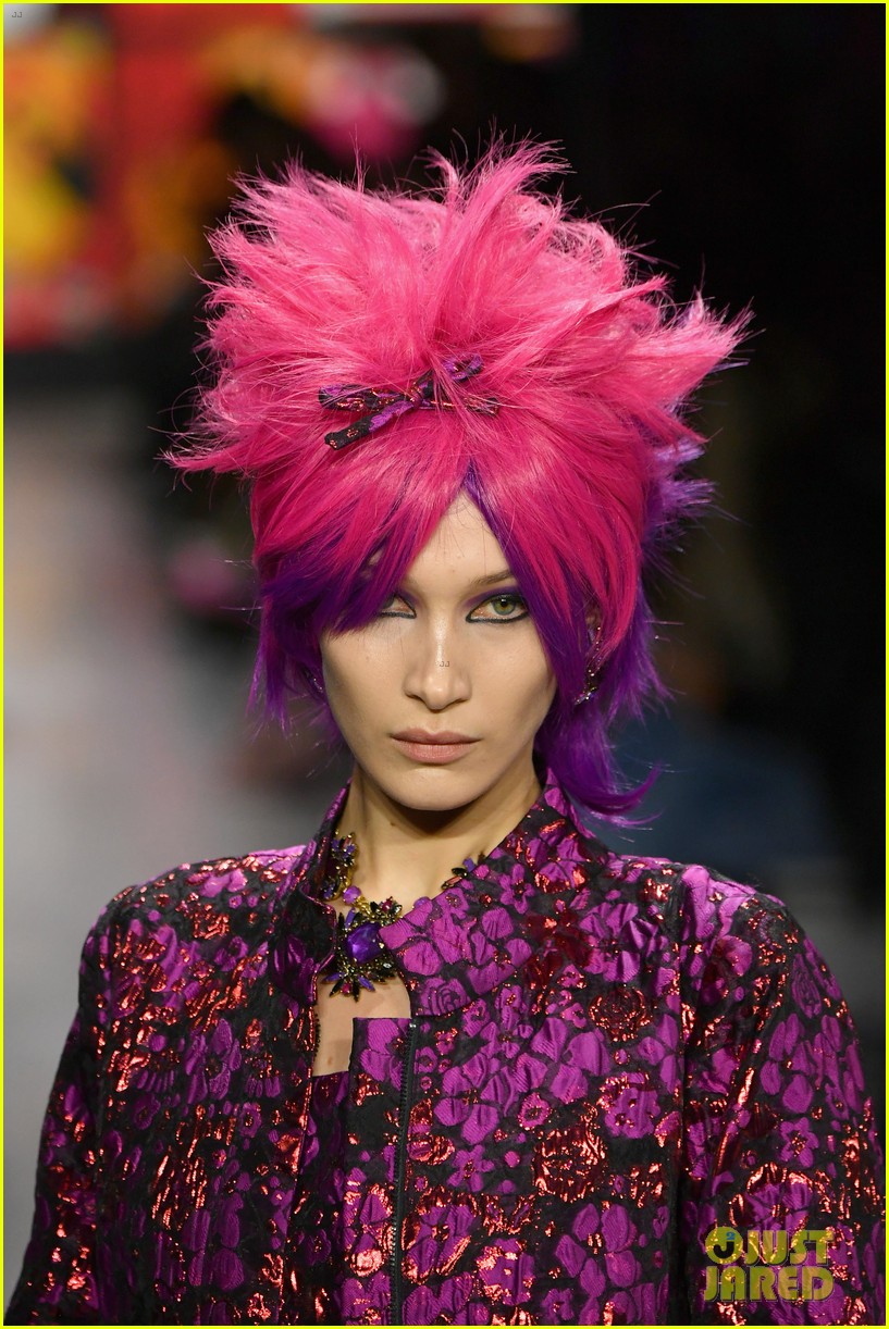 Grace VanderWaal Attends the Anna Sui Fashion Show!