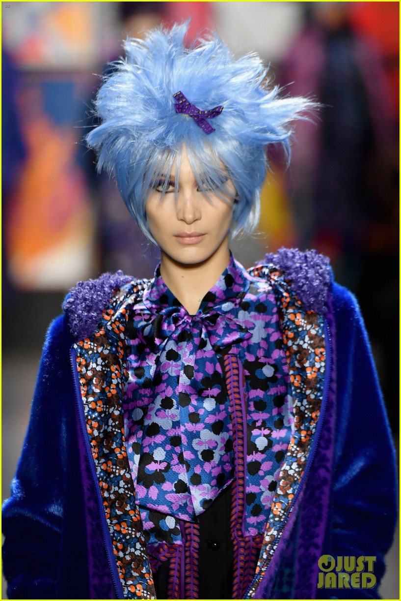 Grace VanderWaal Attends the Anna Sui Fashion Show!