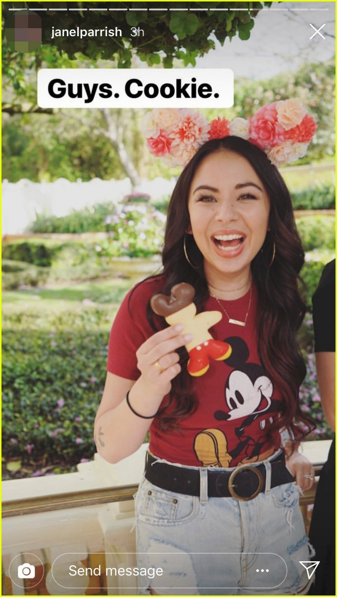 Sofia Carson, Janel Parrish, & Sasha Pieterse Bring 'The Perfectionists' to Disney World!