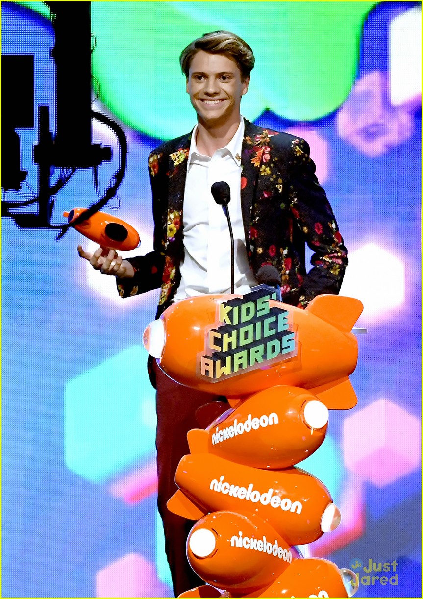 Jace Norman Wins 3rd Blimp For Fave TV Actor at KCAs 2019!