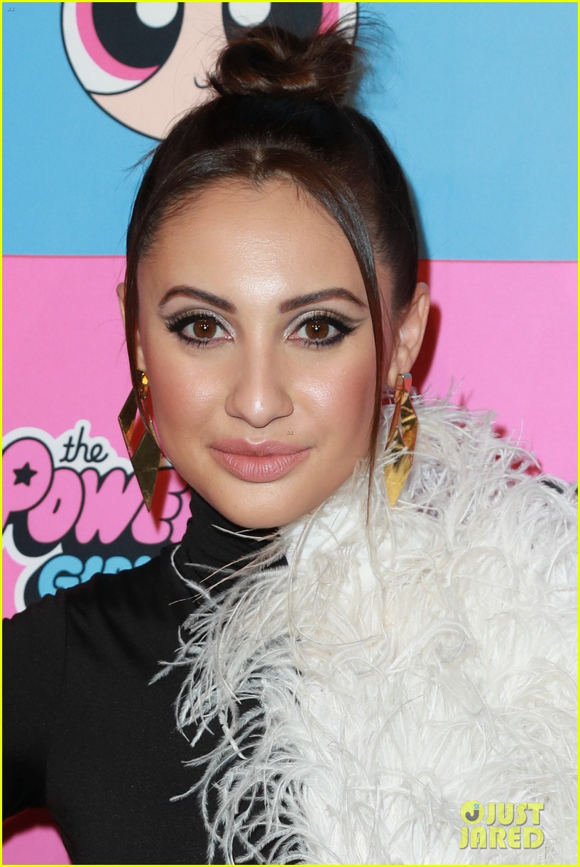 Carly Rae Jepsen, Skai Jackson, & Amanda Steele Get Colorful at Powerpuff Girls Fashion Show!