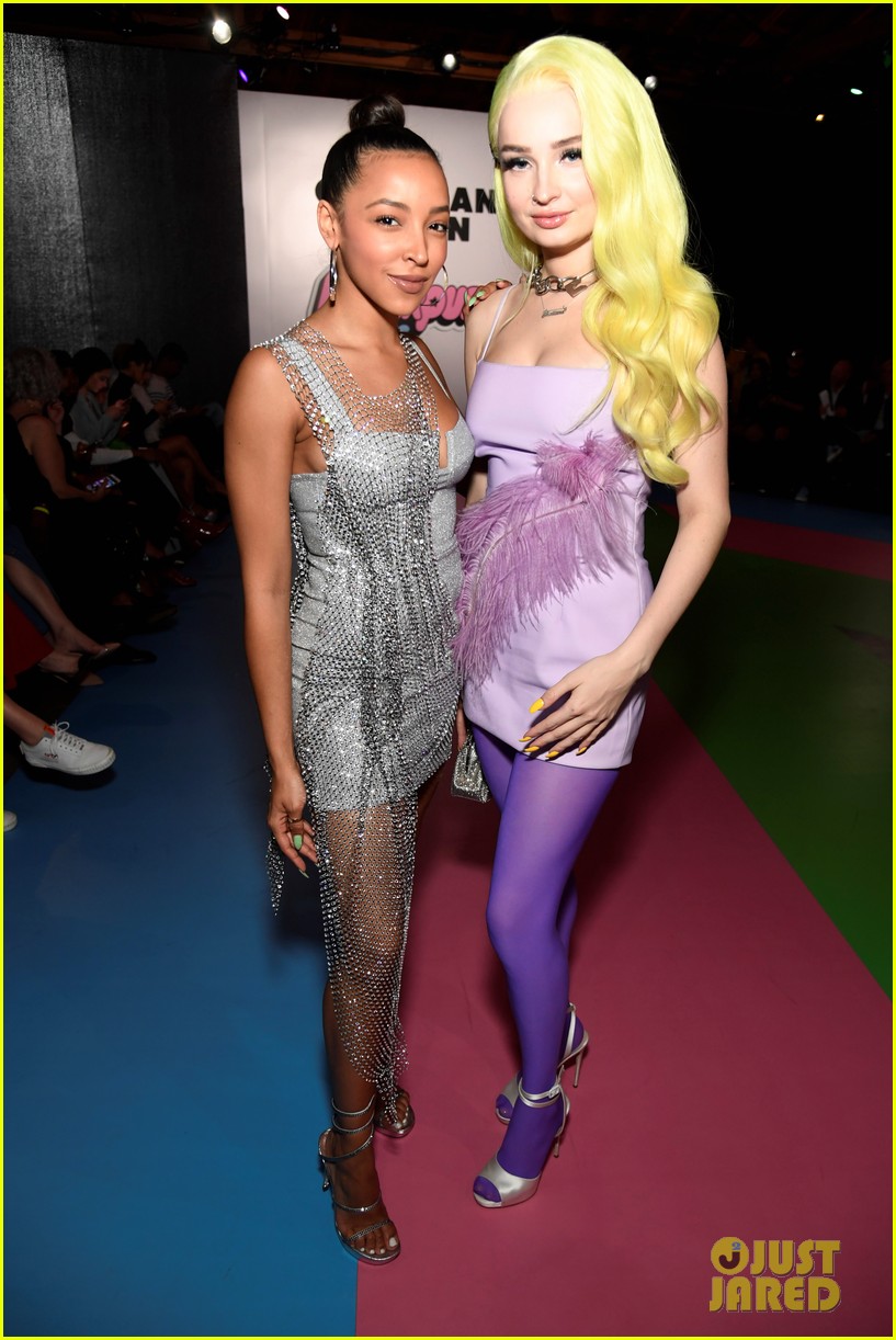 Carly Rae Jepsen, Skai Jackson, & Amanda Steele Get Colorful at Powerpuff Girls Fashion Show!