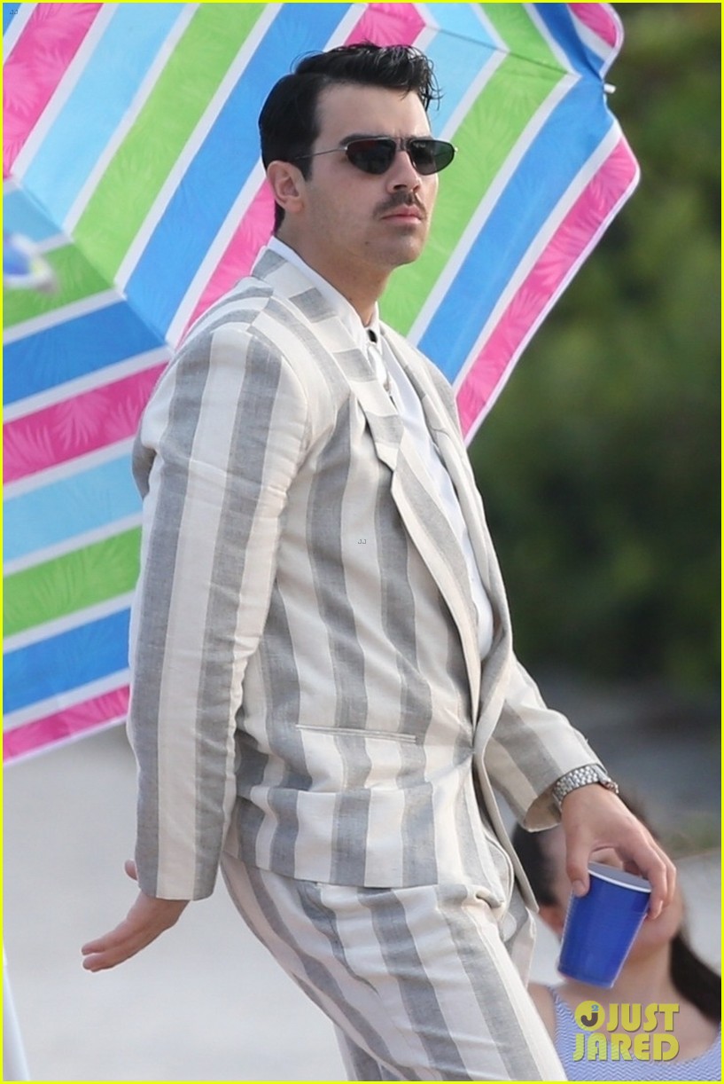 Nick & Kevin Jonas Film Their Music Video at the Beach!