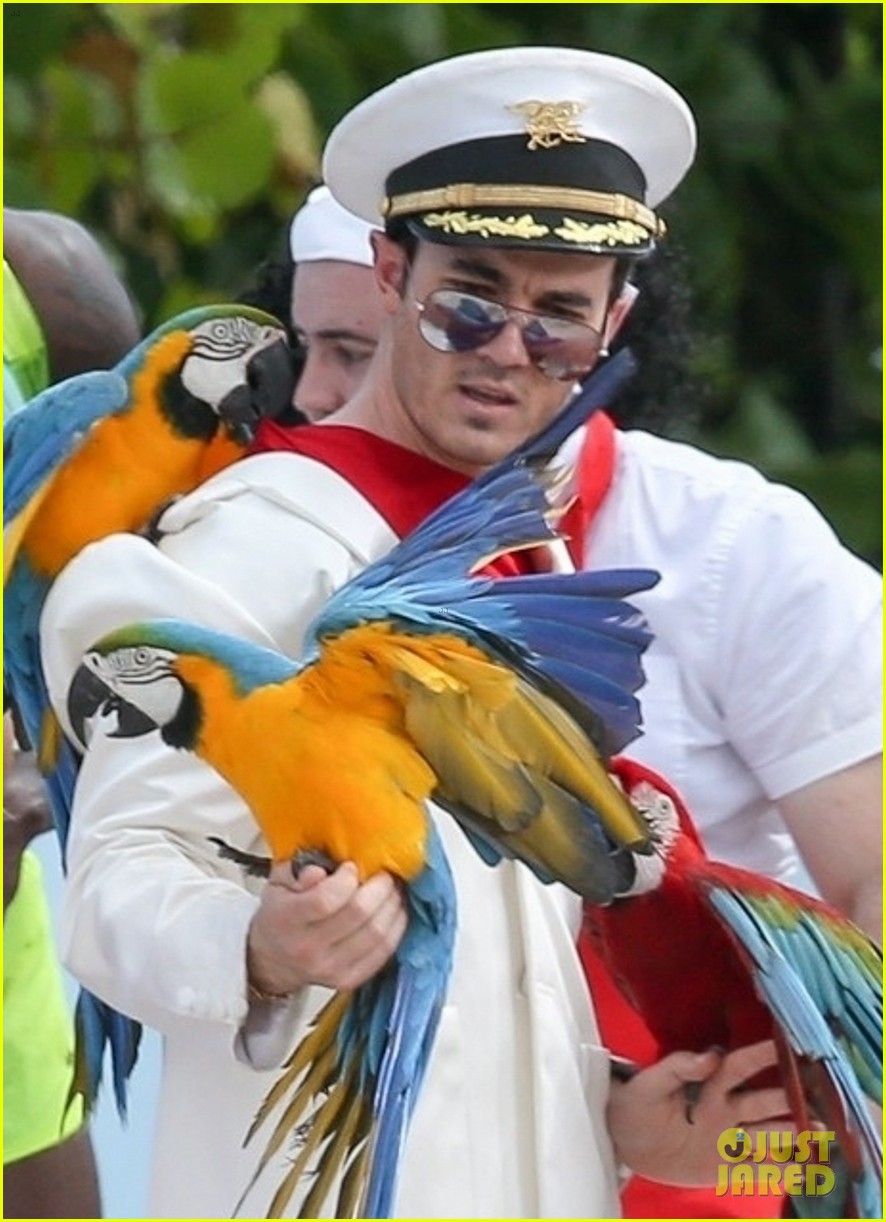 Nick & Kevin Jonas Film Their Music Video at the Beach!