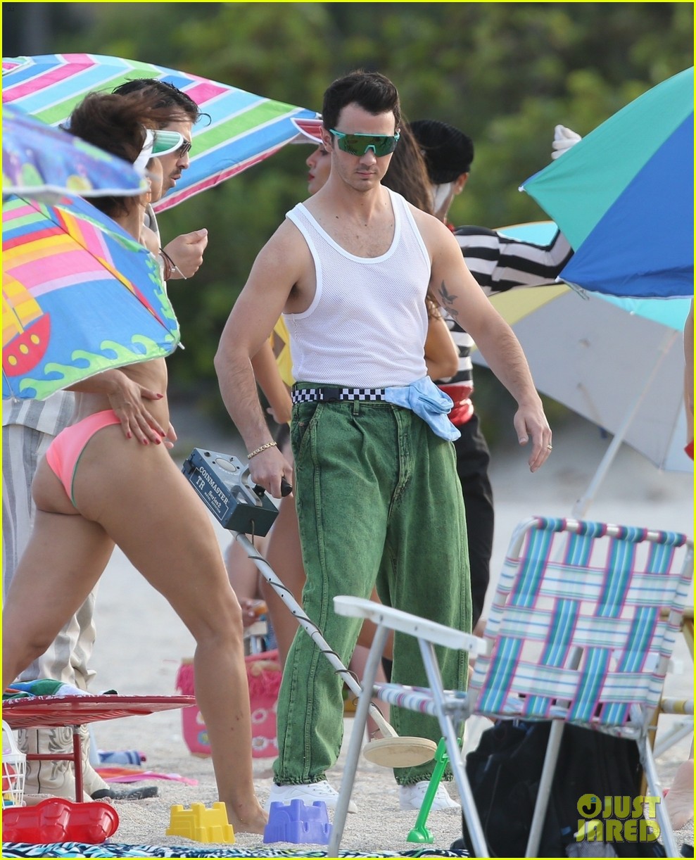 Nick & Kevin Jonas Film Their Music Video at the Beach!