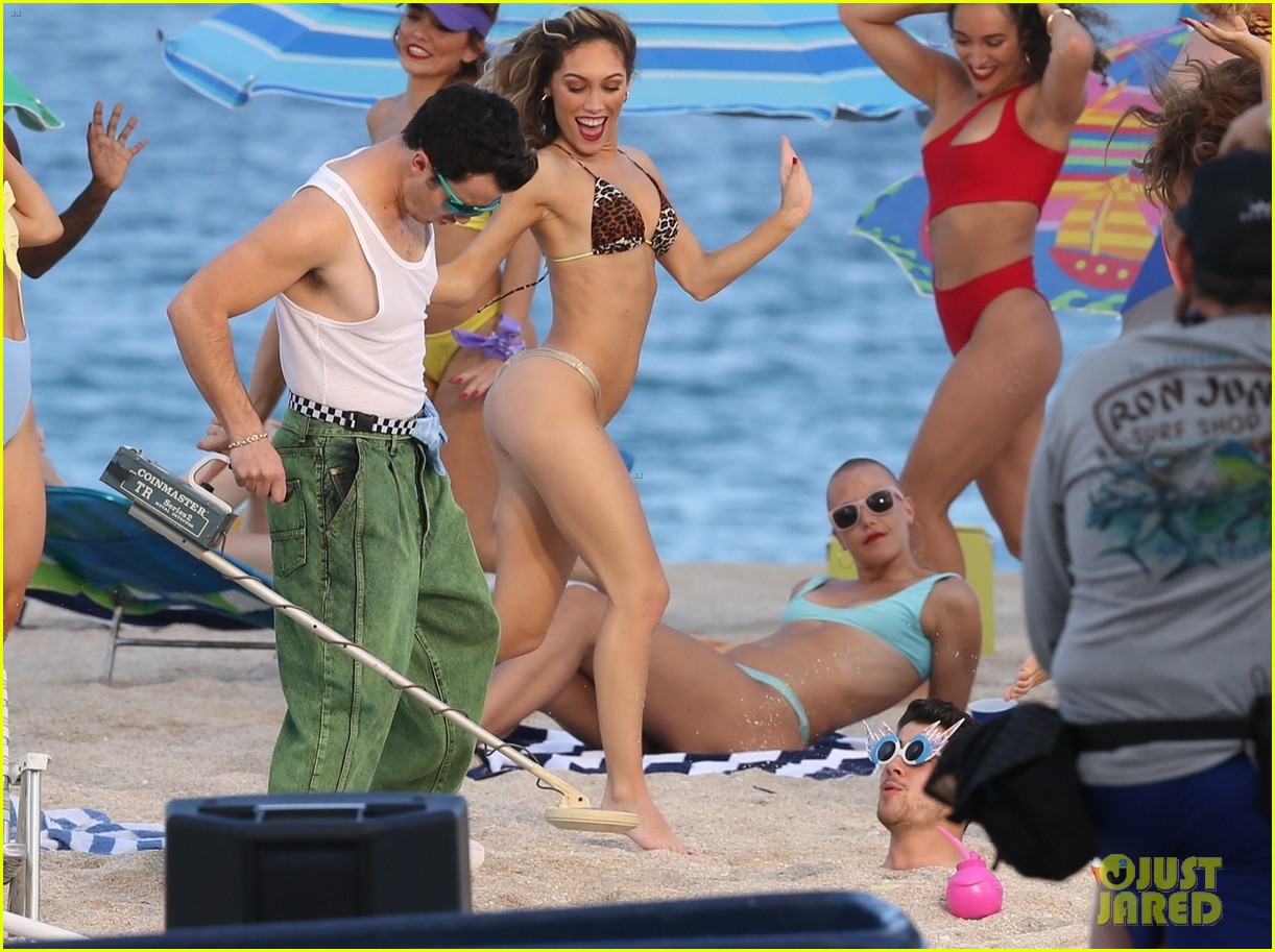 Nick & Kevin Jonas Film Their Music Video at the Beach!
