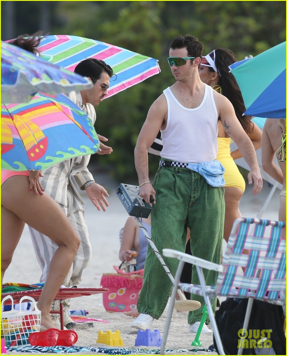 Nick & Kevin Jonas Film Their Music Video at the Beach!